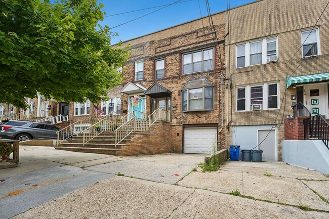 Building Photo - 154 W 29th St