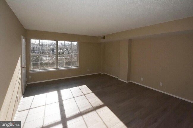 Building Photo - 7621 Provincial Dr