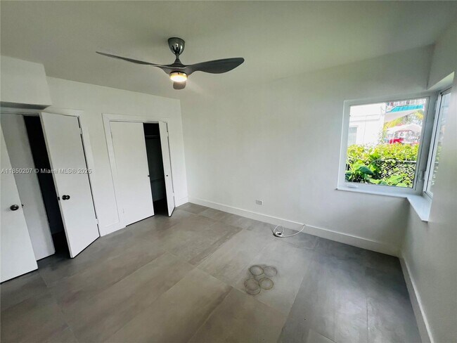 Building Photo - 2045 Calais Dr