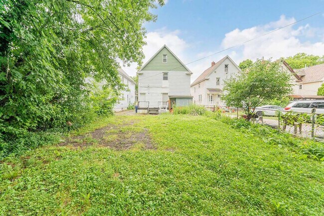 Building Photo - 4310 Daisy Ave