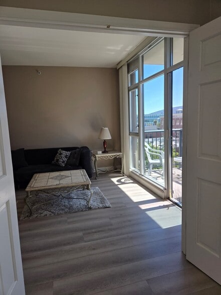 LIVINGROOM - 530 K St