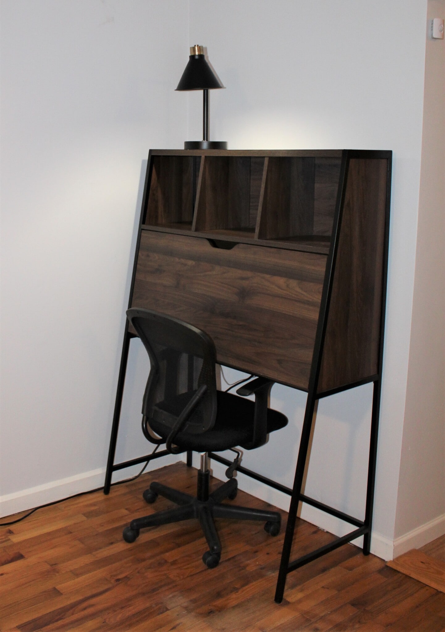 Desk closed - 28 White Pine Dr