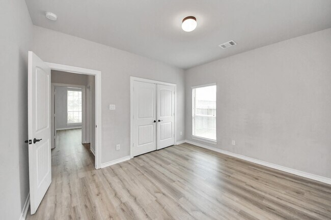 Building Photo - 2310 Brett Ct