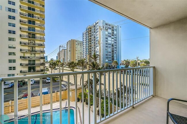 Building Photo - 1401 S Ocean Dr