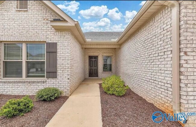 Building Photo - 203 Portrait St