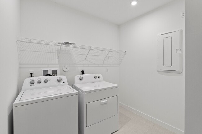Building Photo - 7292 Lenora Ln