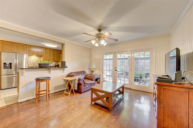 Building Photo - 824 Wax Myrtle Ln