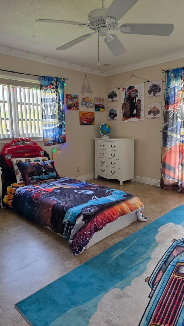 Building Photo - 4705 Holly Dr