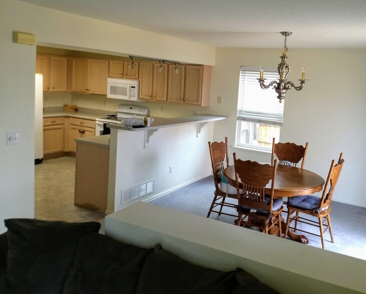 Dining Room - 5016 Prairie Grass Ln