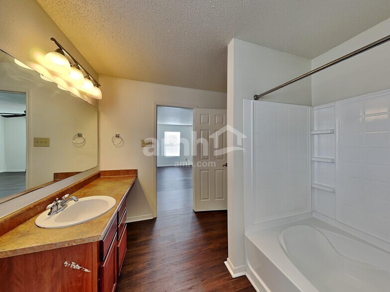 Building Photo - 10286 Butler Dr