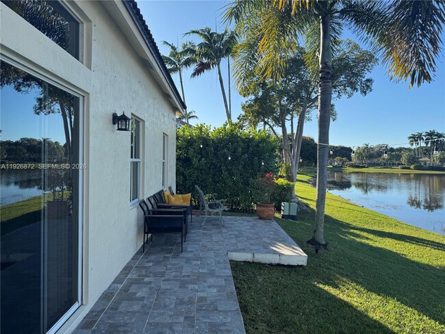 Building Photo - 815 Vista Meadows Dr