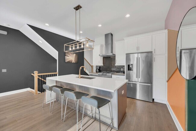 Building Photo - 516 27th Ave N