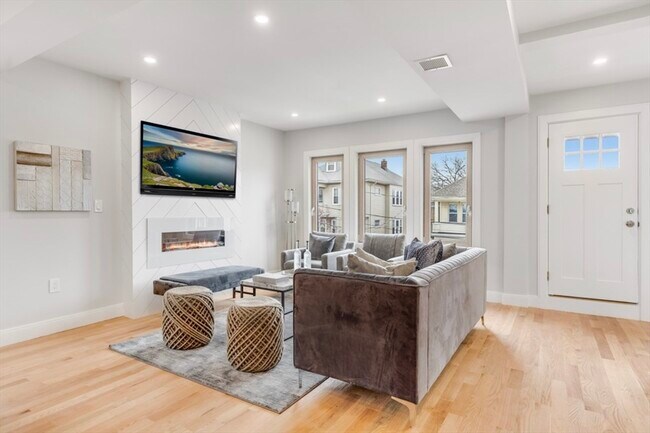 Building Photo - 15 Melville Rd