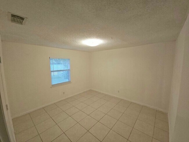 Building Photo - 3033 SW Collings Dr
