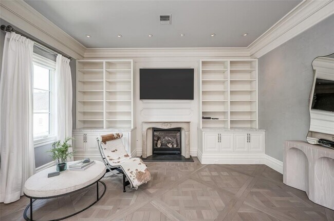 Building Photo - 3868 Olympia Dr