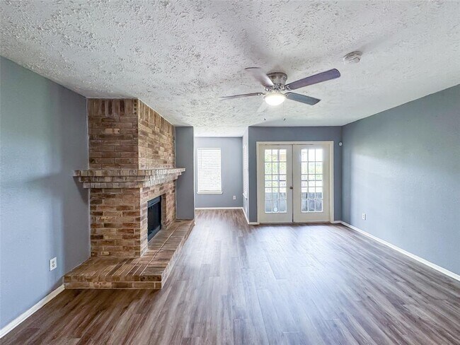 Building Photo - 10555 Turtlewood Ct