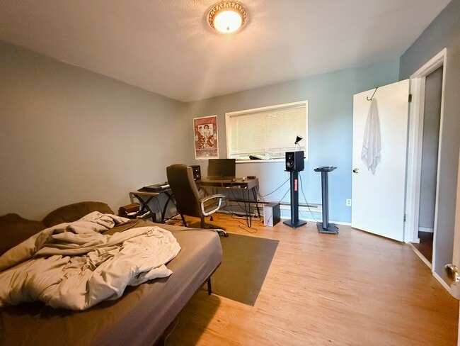 Building Photo - 1/2 OFF FIRST MONTH RENT - Available NOW