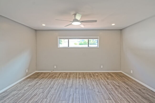 Building Photo - REMODELED, BRIGHT & AIRY 3BR2BA HOME W/ DETACHED GARAGE, CHARMING FRONT PORCH/YARD & HUGE REAR YA...