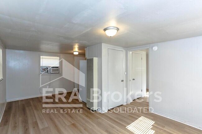 Building Photo - 404 B Hill Street