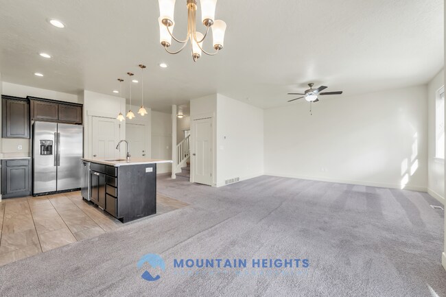 Building Photo - 607 Sawback Ln