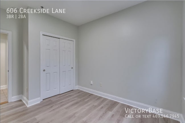 Building Photo - 606 Creekside Ln