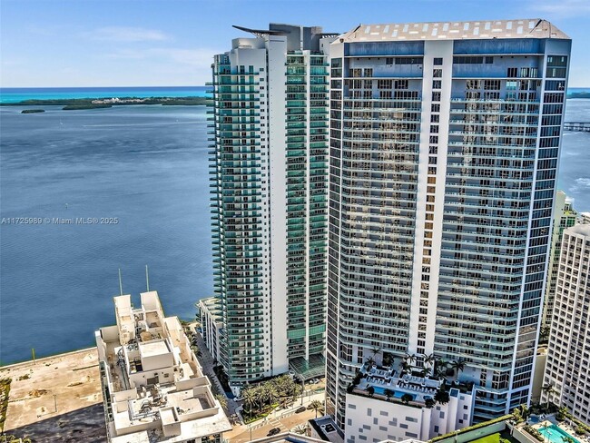 Building Photo - 1300 Brickell Bay Dr