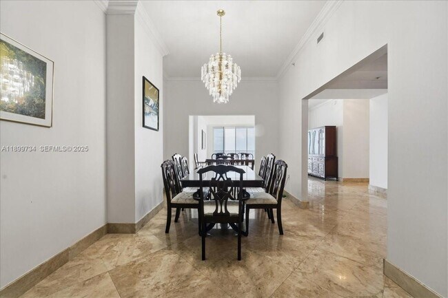 Building Photo - 704 N Ocean Blvd