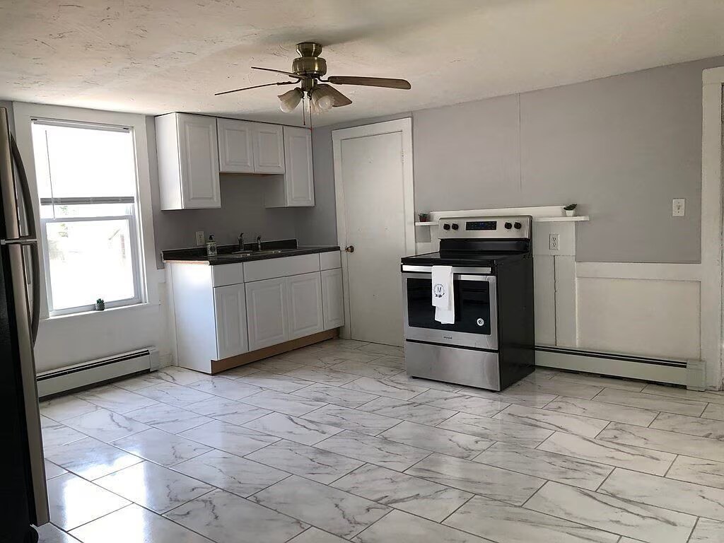 Building Photo - 27-29 Snell St