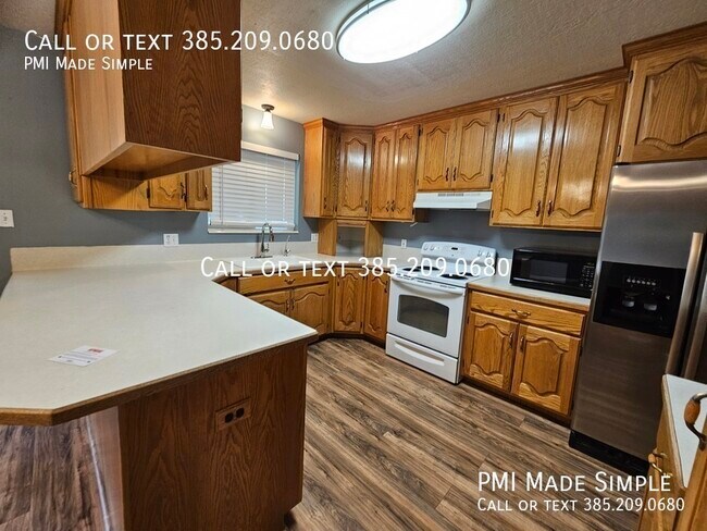 Building Photo - 242 S 400 E
