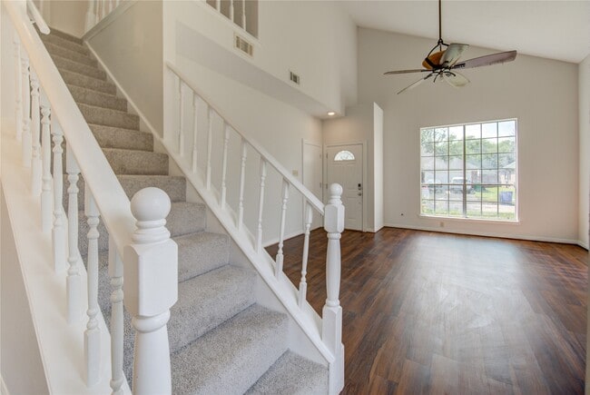 Building Photo - 308 N Ranch House Rd