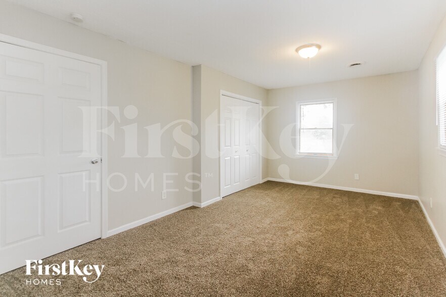 Building Photo - 112 Lind Dr