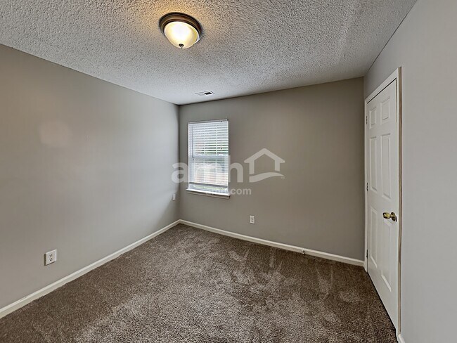 Building Photo - 1020 Ridgefield Circle