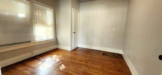 Building Photo - Spacious Four-Bedroom near Plaza District