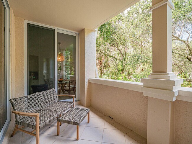 Building Photo - 801 N Swim Club Dr