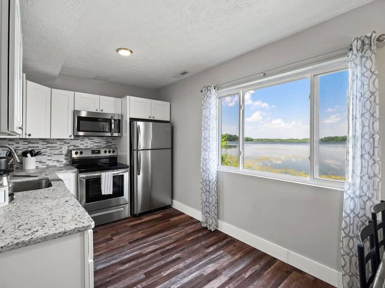 Building Photo - 829 Portage Lakes Drive