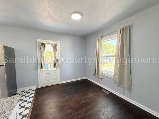 Building Photo - 3808 E 22nd St
