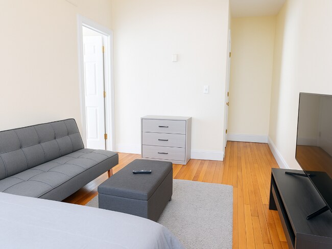 Building Photo - 54 Egmont St