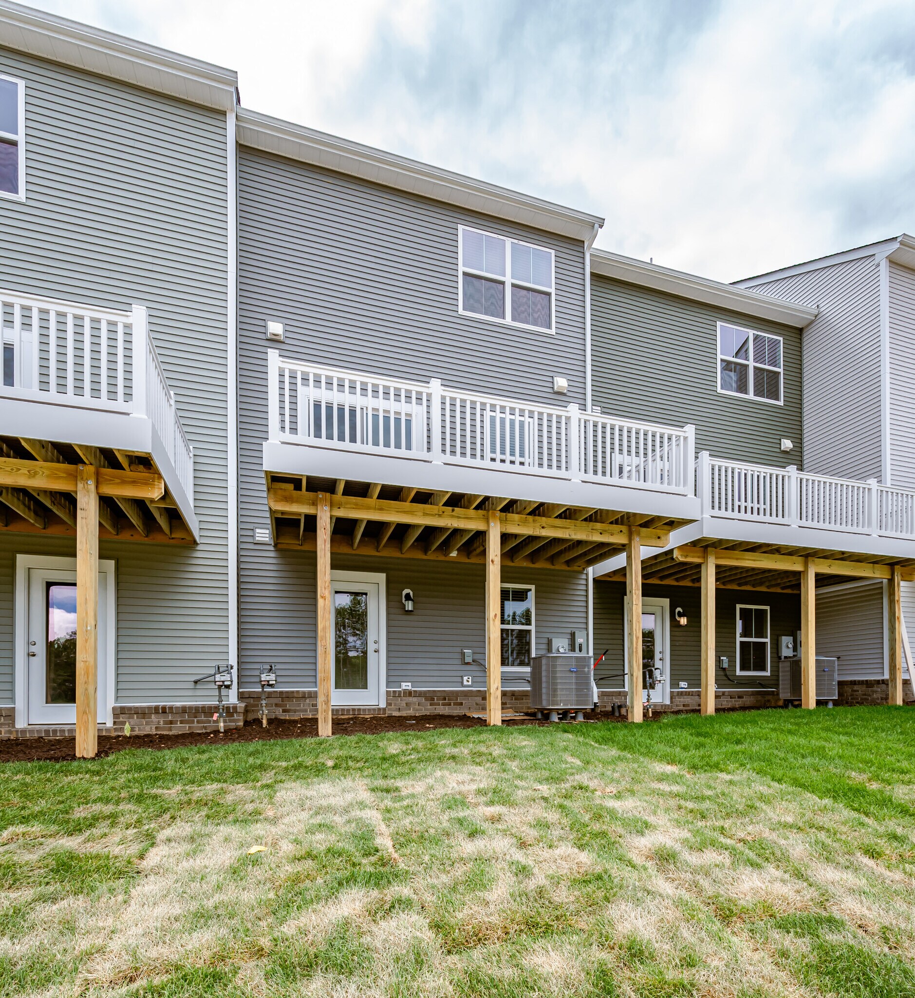 Building Photo - 8757 Whitman Dr