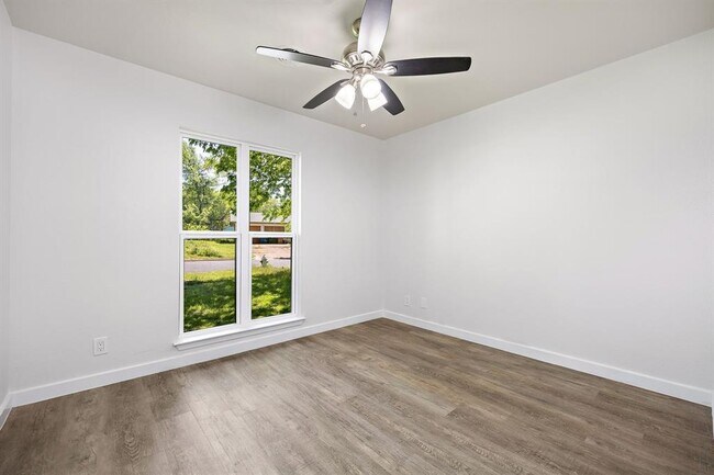 Building Photo - 6910 Rufus Dr