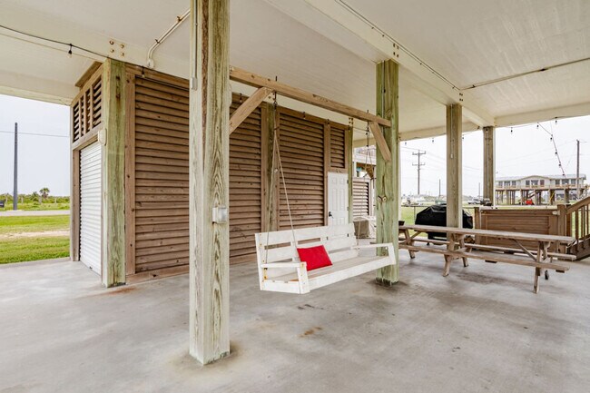 Building Photo - 994 Dolly St