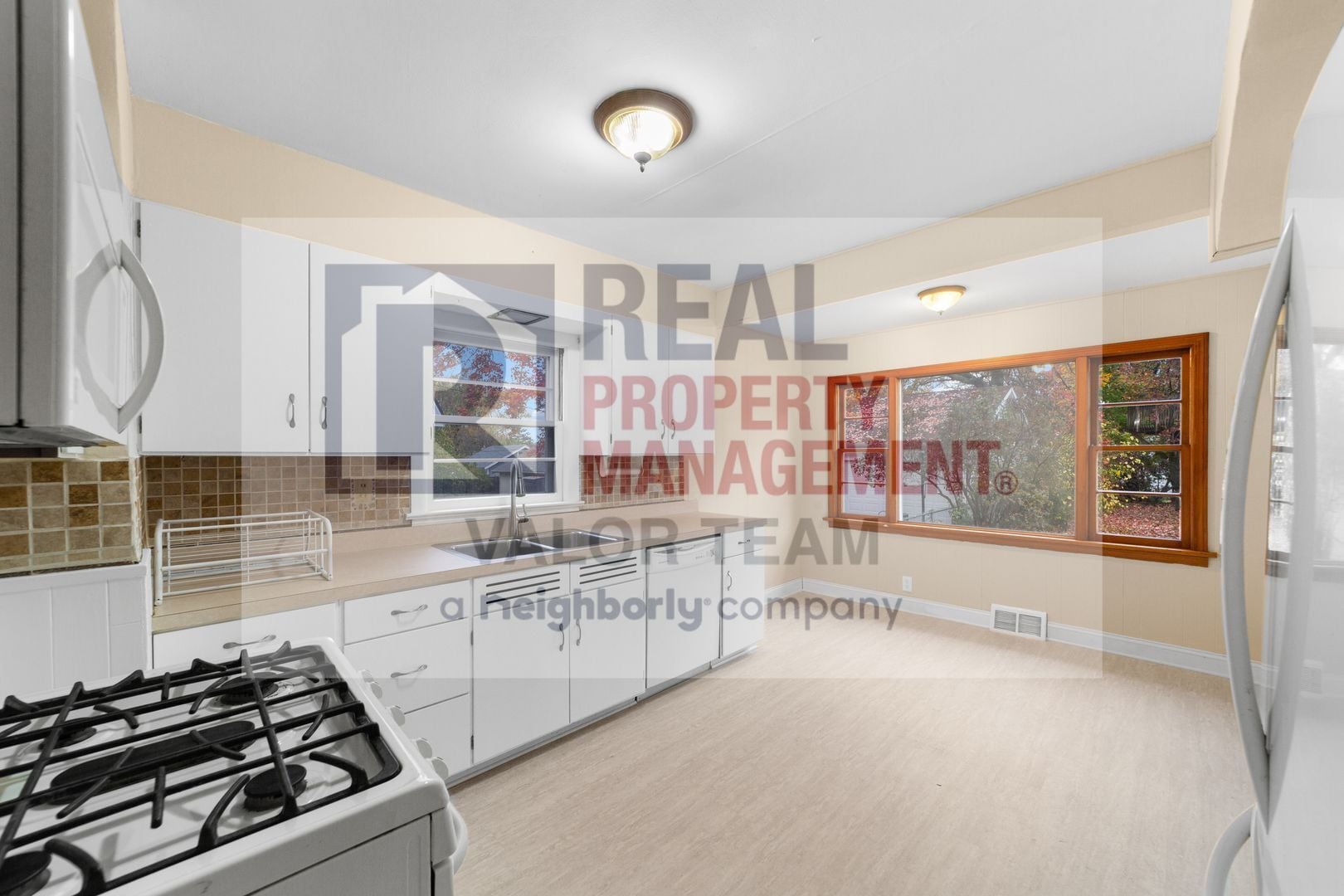 Building Photo - Beautifully maintained 3bd/1.5 bath Coloni...