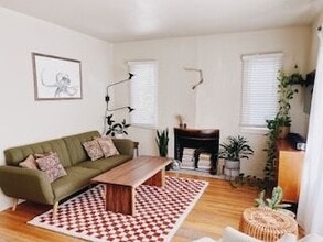 Building Photo - 919 Medio Rd