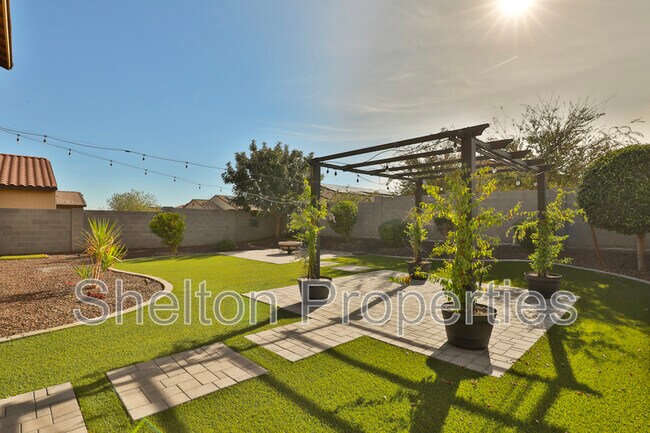 Building Photo - 18787 W Yucatan Dr