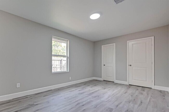 Building Photo - 9830 Degas Ln