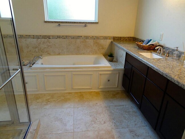 Master Bedroom / bathroom - 1021 W 21st St