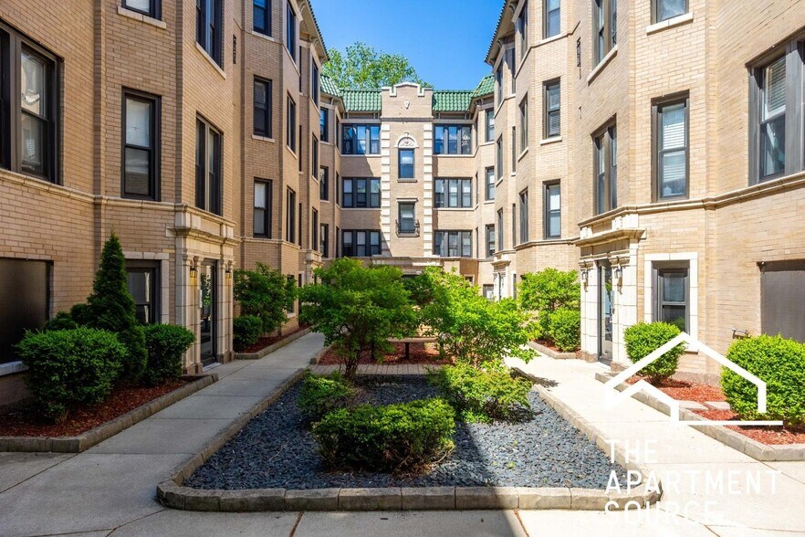 Building Photo - 4036.5 N Ashland Ave