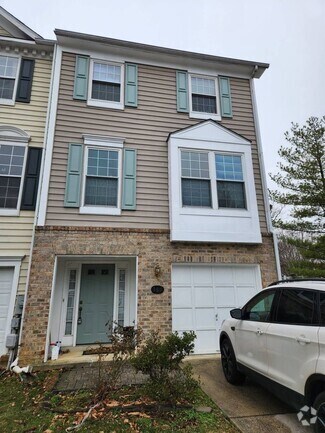 Building Photo - END Unit 3 LEVEL TH -- 3 bedrooms, 2.5 Bat...
