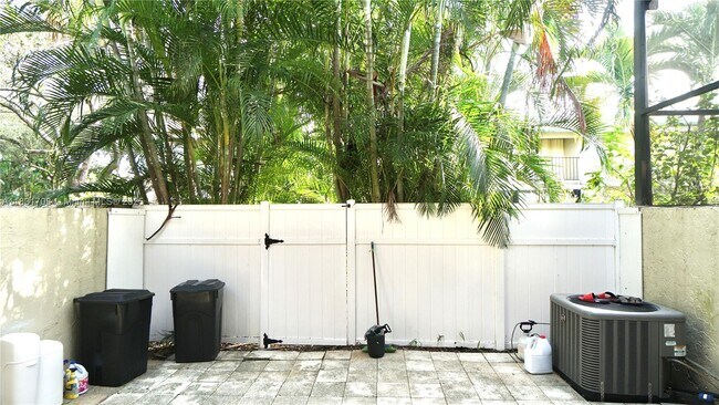 Building Photo - 741 E Coco Plum Cir