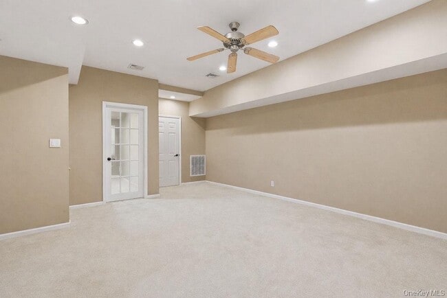 Building Photo - 305 Glenwood Dr