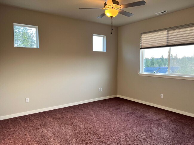 Building Photo - 3bed/2.5bath with Lofted Space at Harbor Crossing!